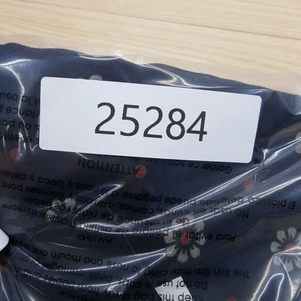 Bloomingdales scarf mens tag